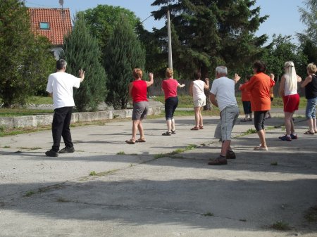 tai chi - gyakorls a szabadban Lzbrc 2013