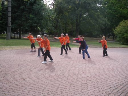 tai chi - gyakorls a szabadban 2012